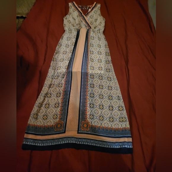 Ana sleeveless, boho, pull on, V neckline, free flowing w/lining - Picture 4 of 9